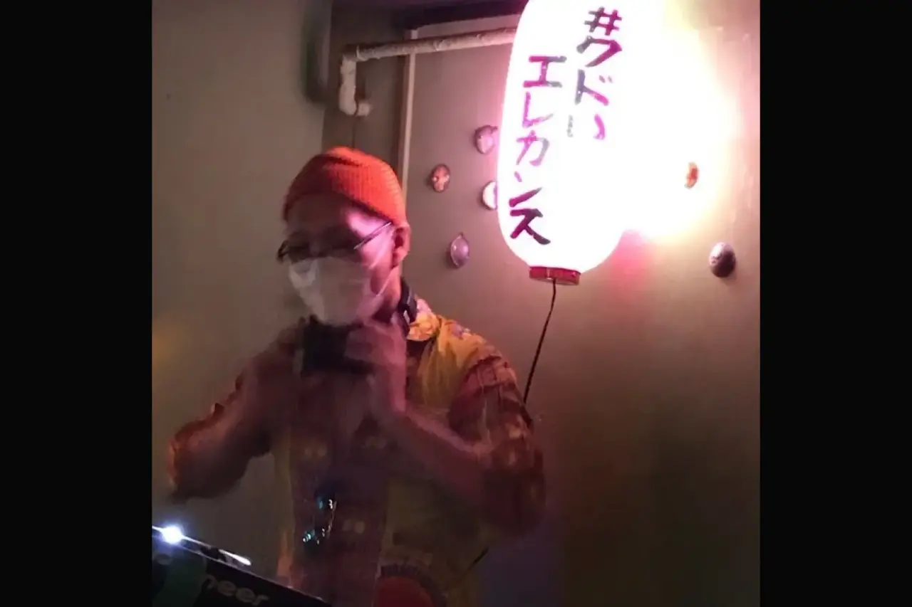 安達 真